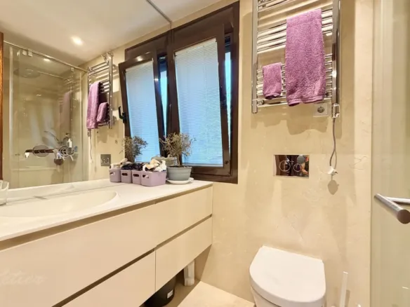 Detached house in Galapagar with heated swimming pool and private garden