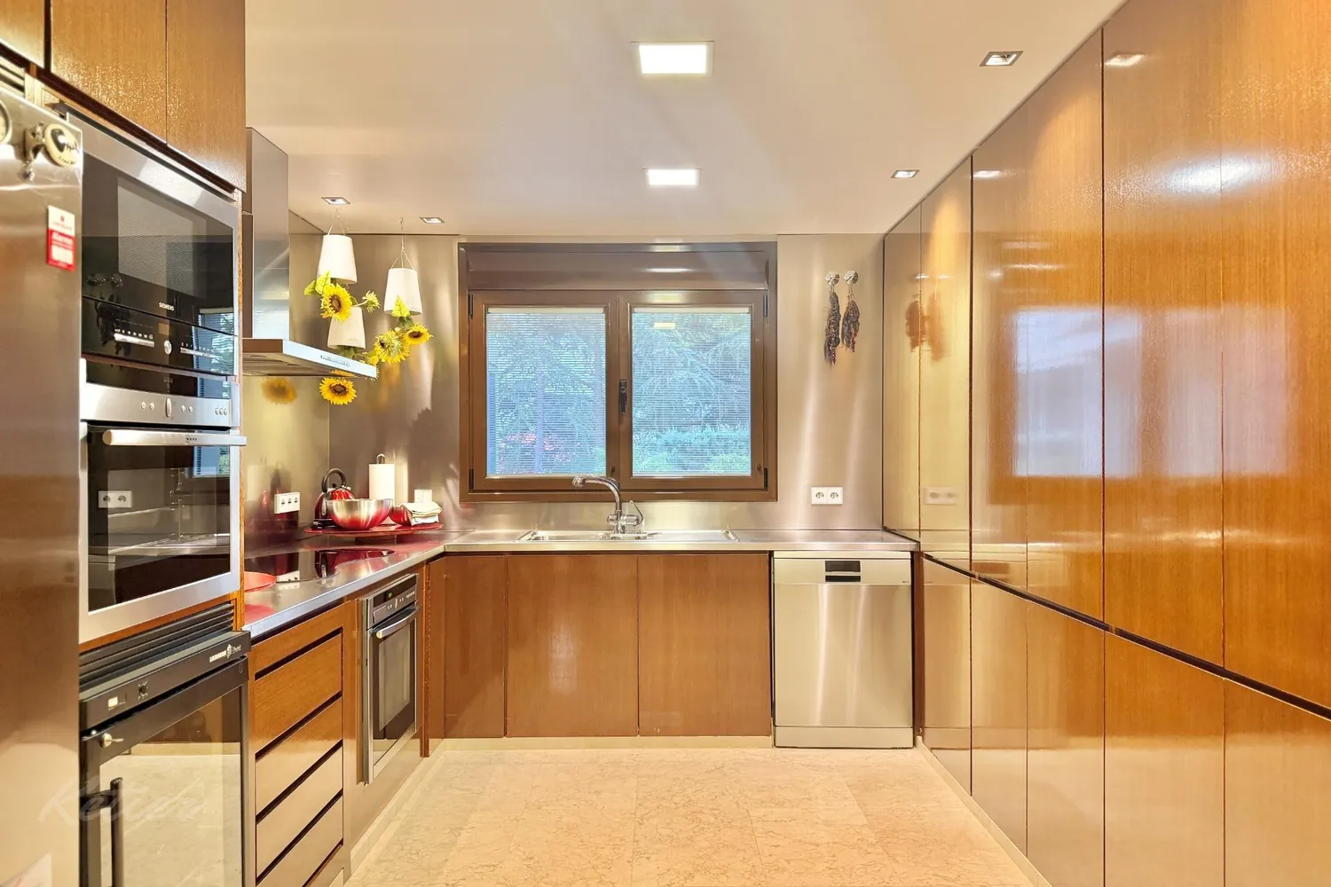 Detached house in Galapagar with heated swimming pool and private garden