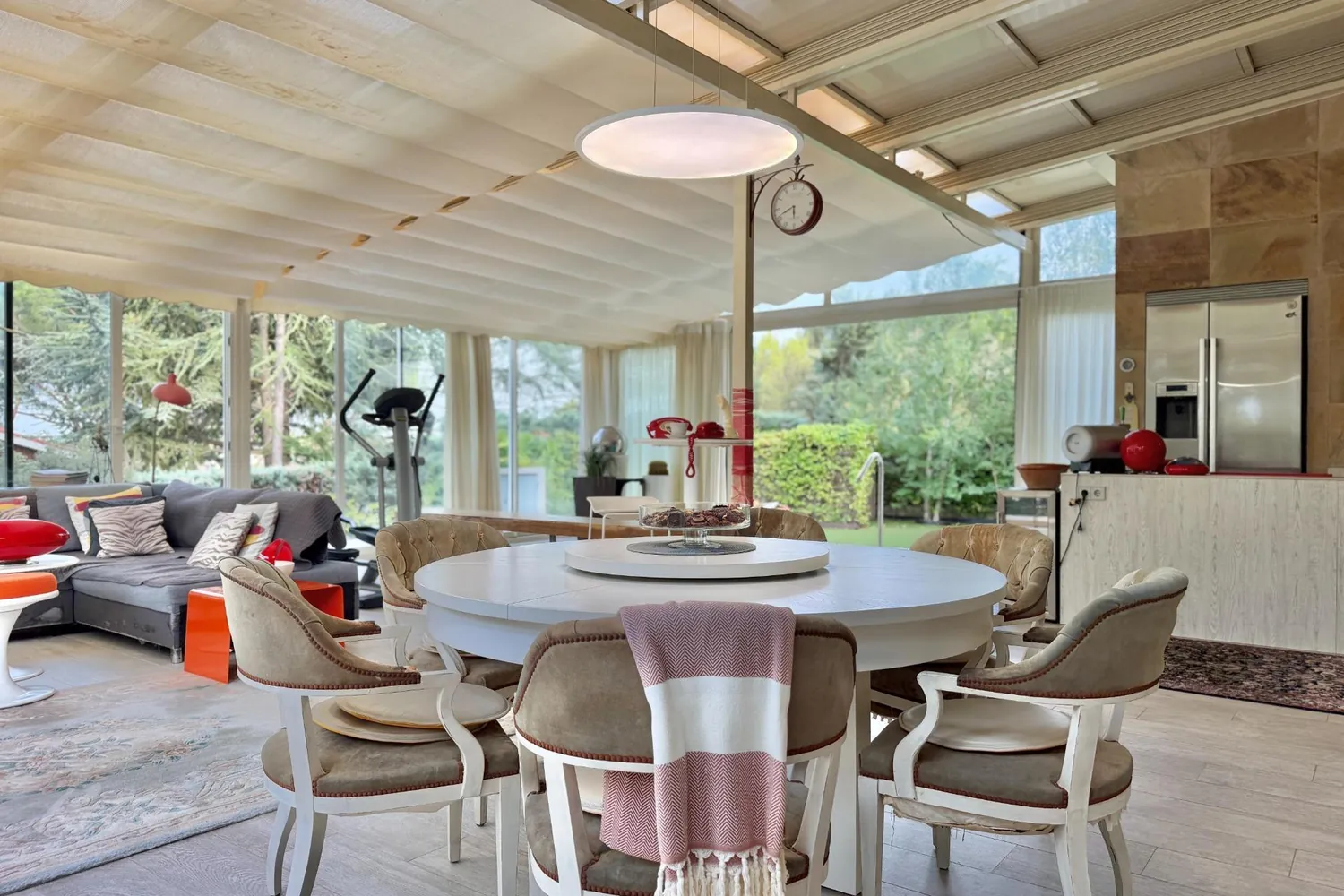 Detached house in Galapagar with heated swimming pool and private garden