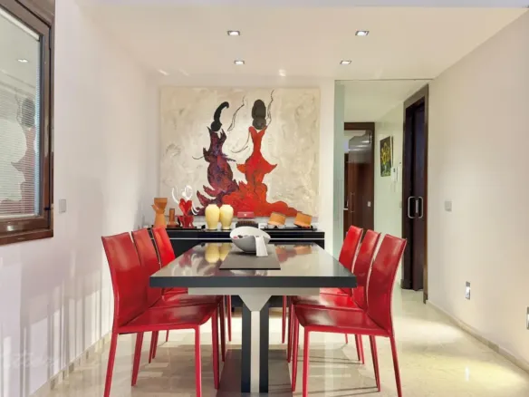 Detached house in Galapagar with heated swimming pool and private garden