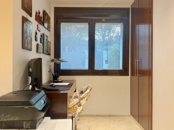 Detached house in Galapagar with heated swimming pool and private garden