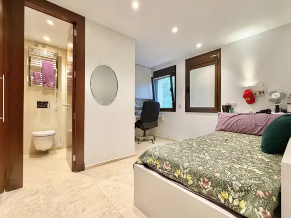 Detached house in Galapagar with heated swimming pool and private garden
