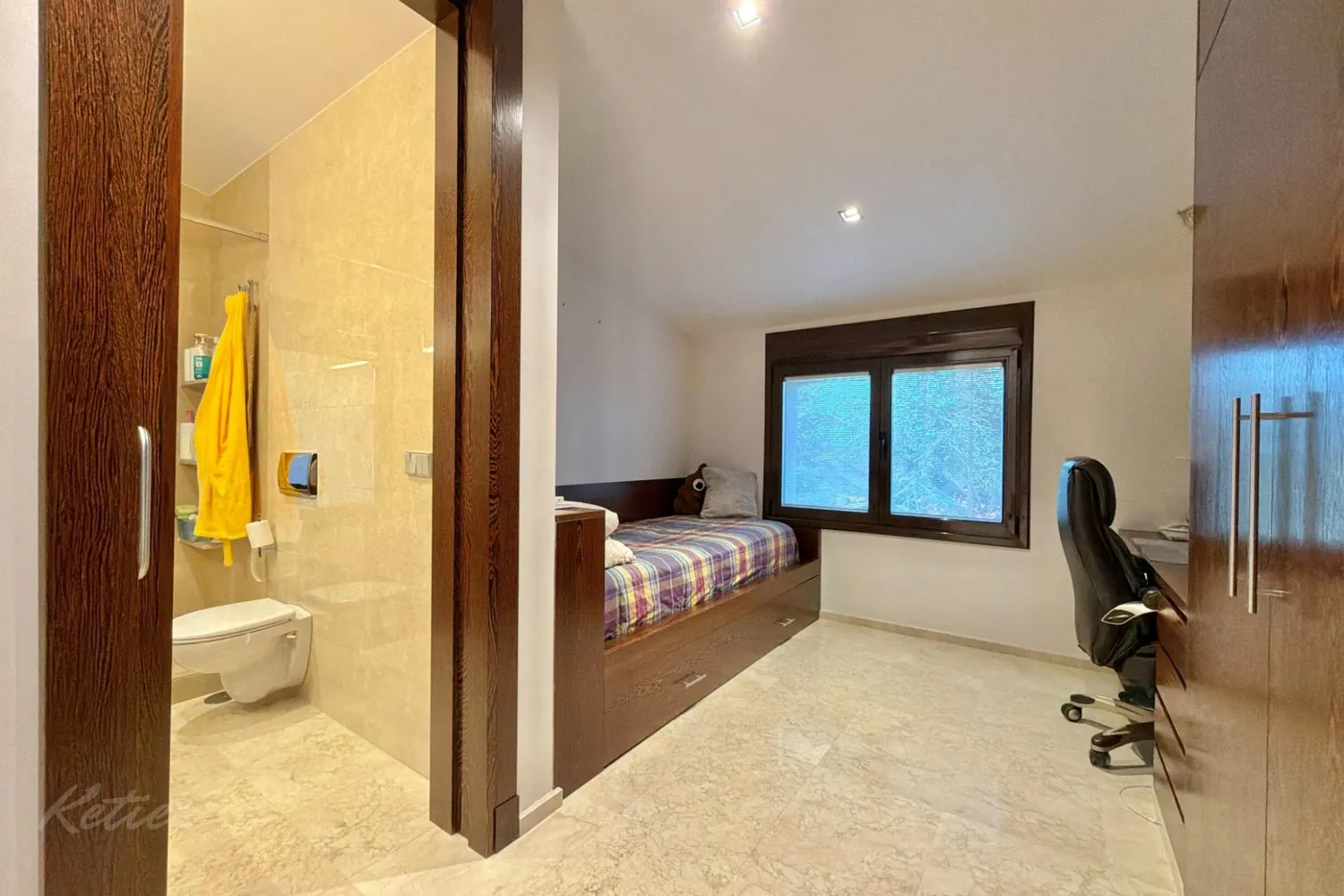 Detached house in Galapagar with heated swimming pool and private garden