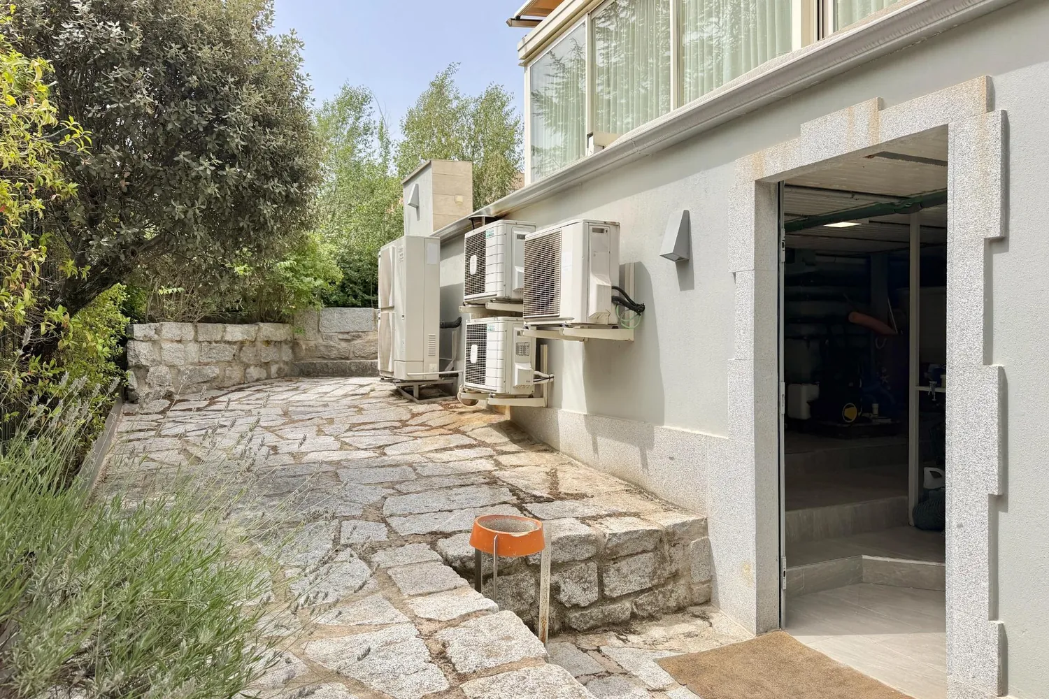 Detached house in Galapagar with heated swimming pool and private garden