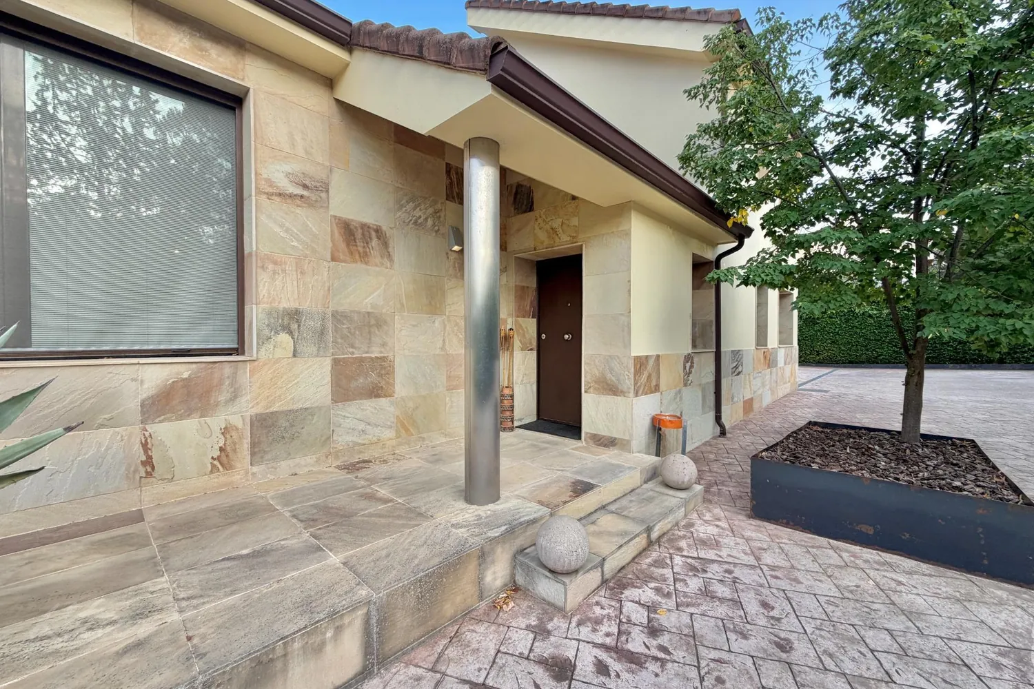 Detached house in Galapagar with heated swimming pool and private garden