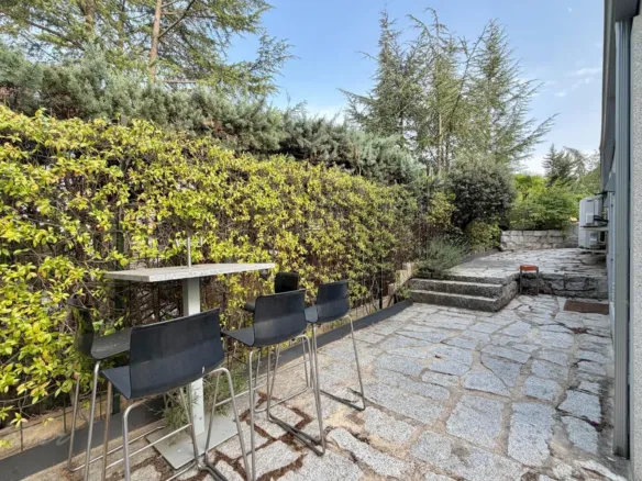Detached house in Galapagar with heated swimming pool and private garden