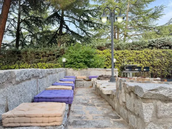 Detached house in Galapagar with heated swimming pool and private garden