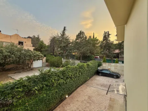Detached house in Galapagar with heated swimming pool and private garden
