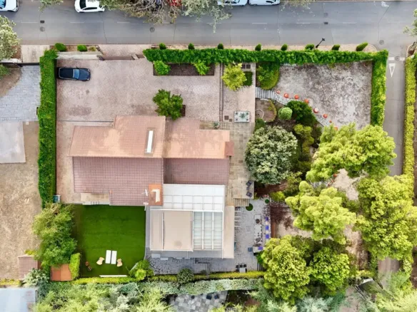 Detached house in Galapagar with heated swimming pool and private garden