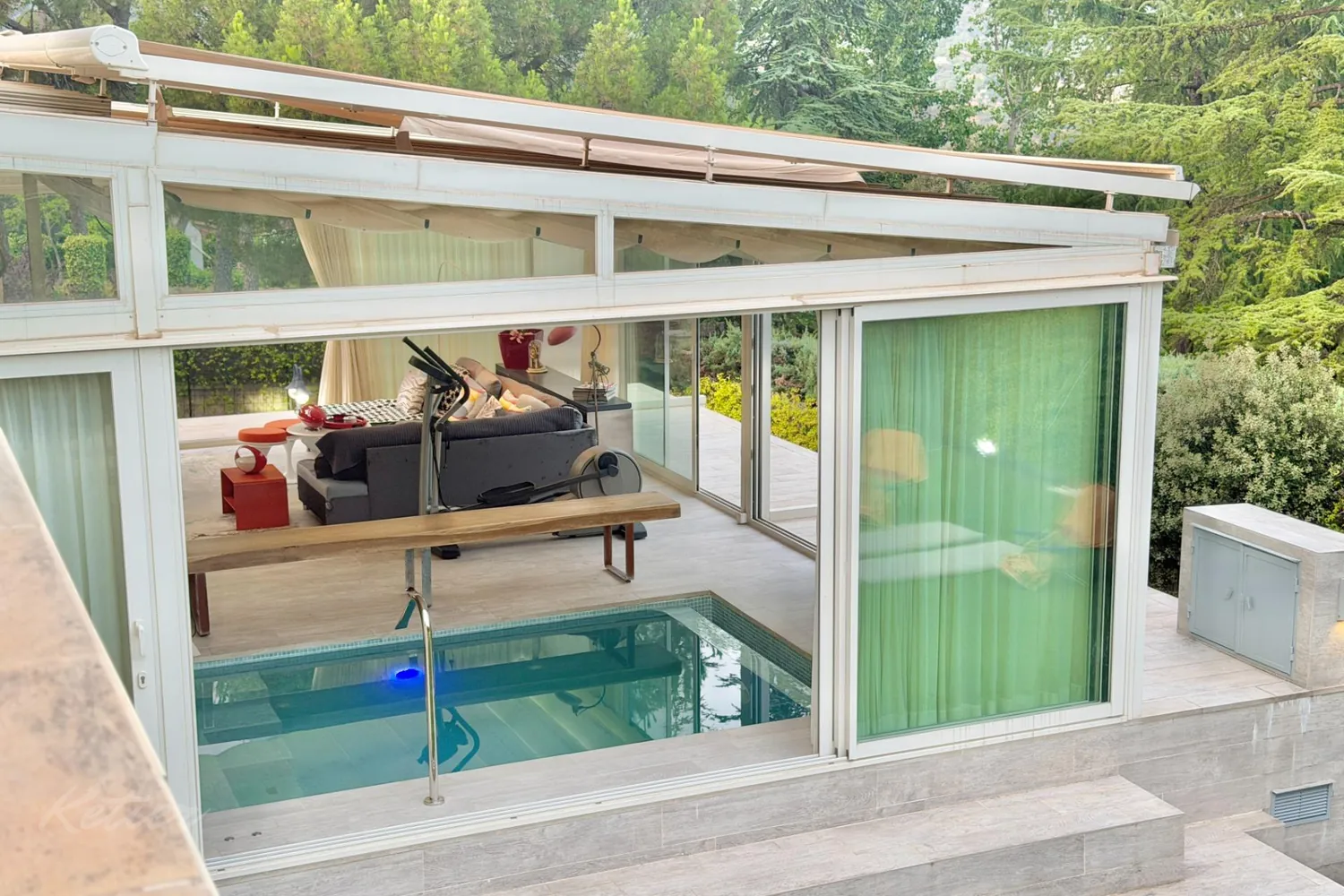Detached house in Galapagar with heated swimming pool and private garden