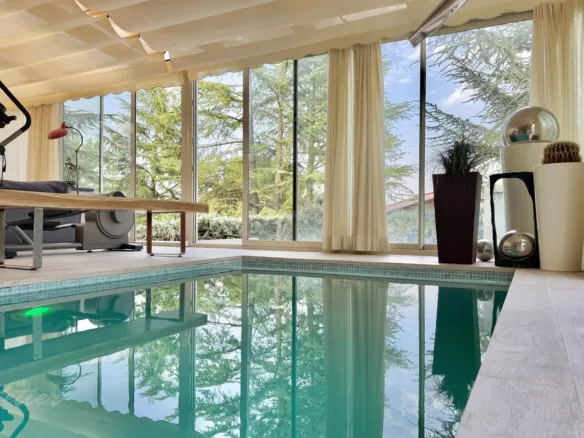 Detached house in Galapagar with heated swimming pool and private garden