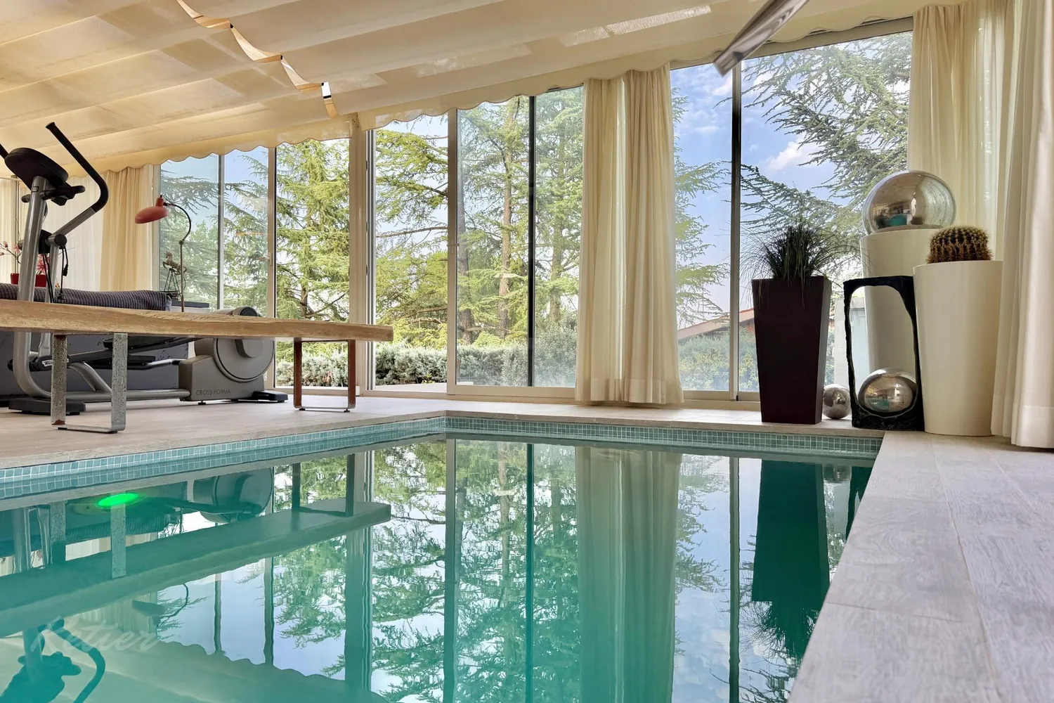 Detached house in Galapagar with heated swimming pool and private garden