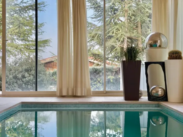 Detached house in Galapagar with heated swimming pool and private garden