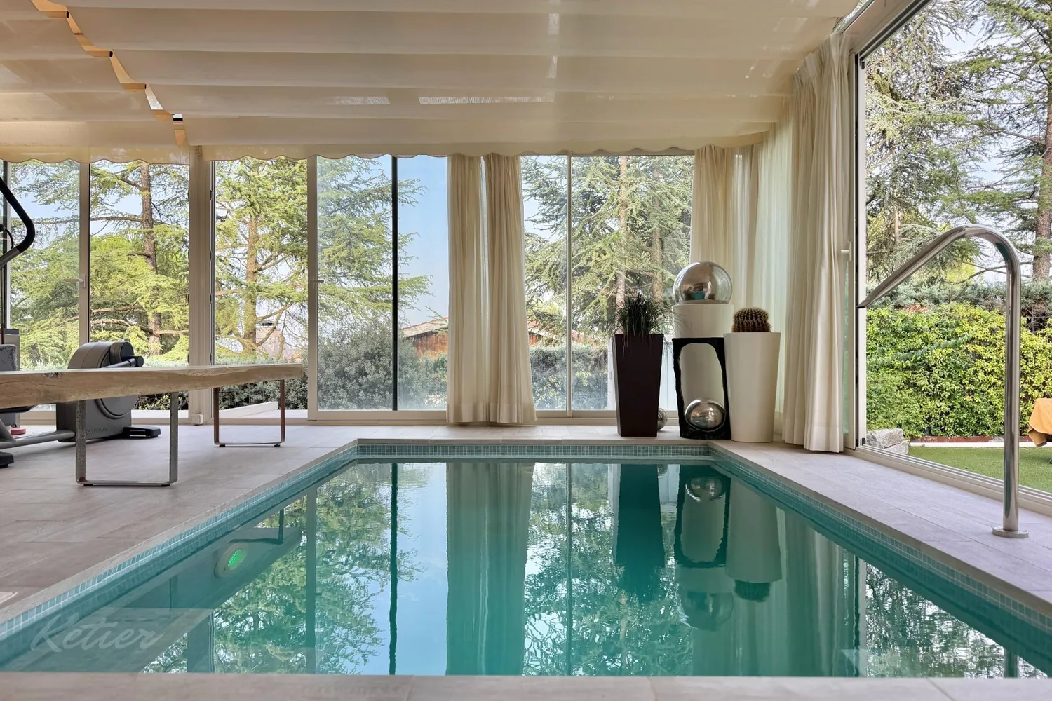 Detached house in Galapagar with heated swimming pool and private garden
