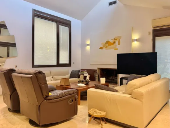 Detached house in Galapagar with heated swimming pool and private garden
