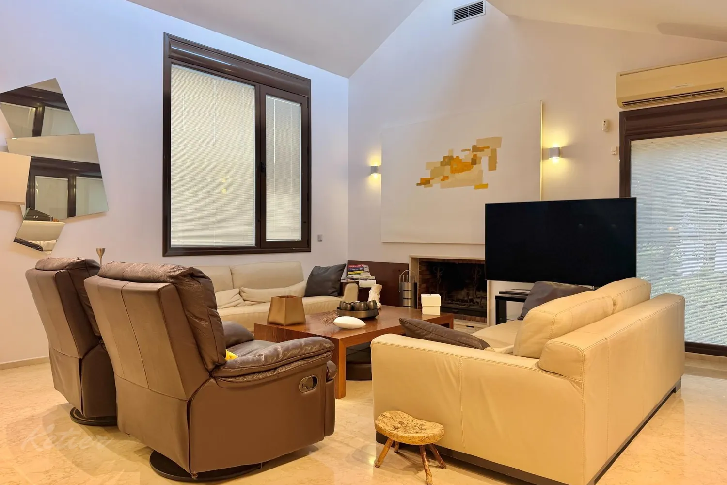 Detached house in Galapagar with heated swimming pool and private garden