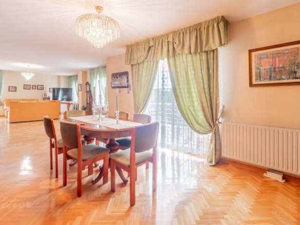 chalet pareado monte rozas comedor
