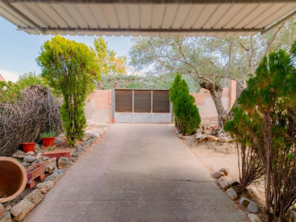 chalet pareado monte rozas acceso exterior