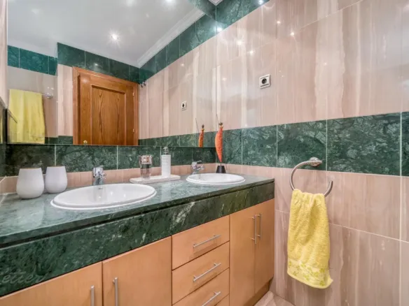 Flat with terrace and three bedrooms in Monte del Pilar, Majadahonda