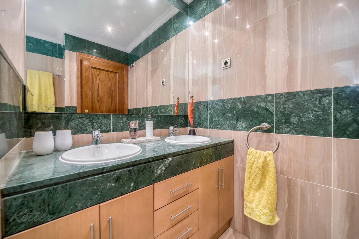 Flat with terrace and three bedrooms in Monte del Pilar, Majadahonda