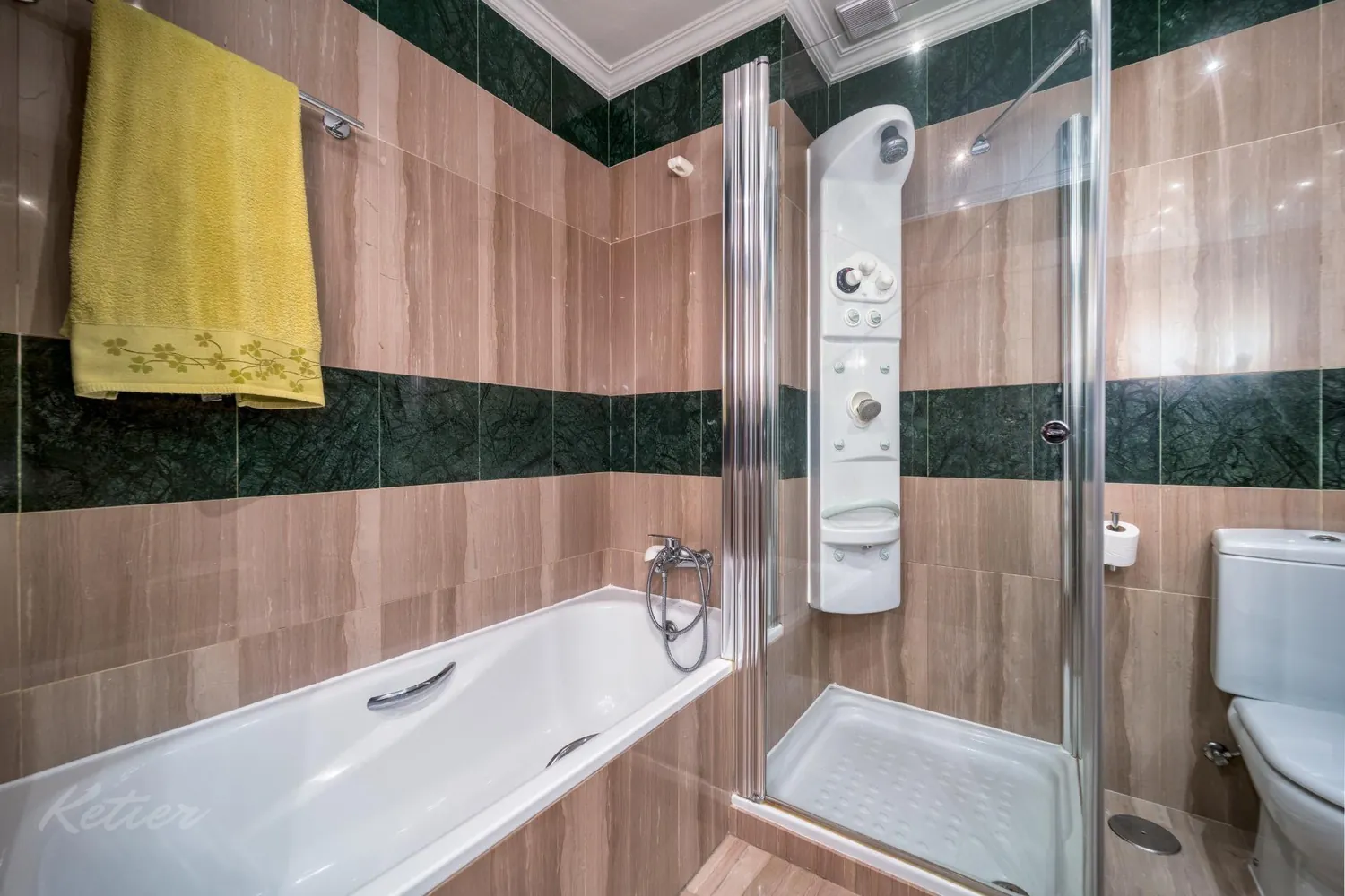 Flat with terrace and three bedrooms in Monte del Pilar, Majadahonda