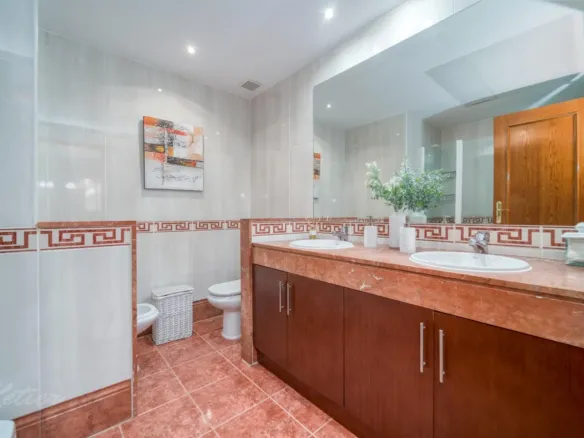 Flat with terrace and three bedrooms in Monte del Pilar, Majadahonda