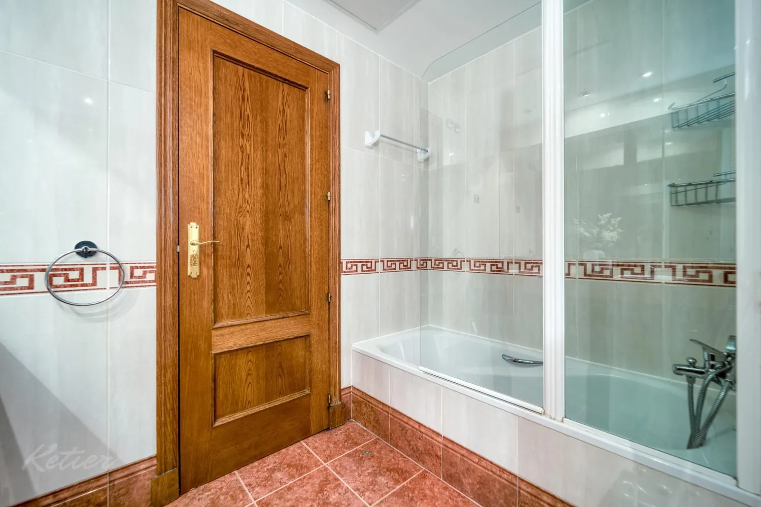 Flat with terrace and three bedrooms in Monte del Pilar, Majadahonda