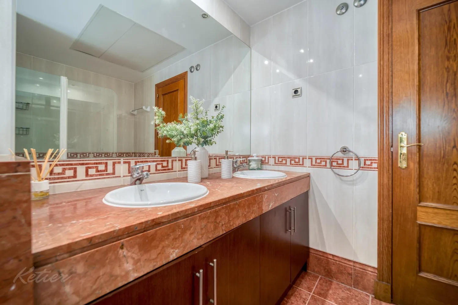 Flat with terrace and three bedrooms in Monte del Pilar, Majadahonda