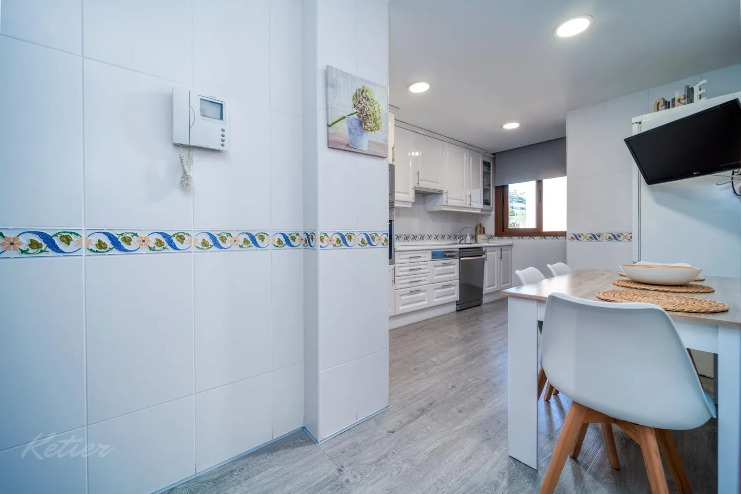 Flat with terrace and three bedrooms in Monte del Pilar, Majadahonda