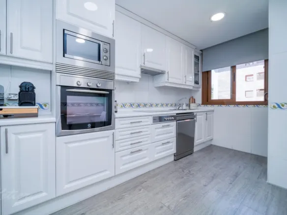 Flat with terrace and three bedrooms in Monte del Pilar, Majadahonda