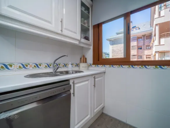 Flat with terrace and three bedrooms in Monte del Pilar, Majadahonda