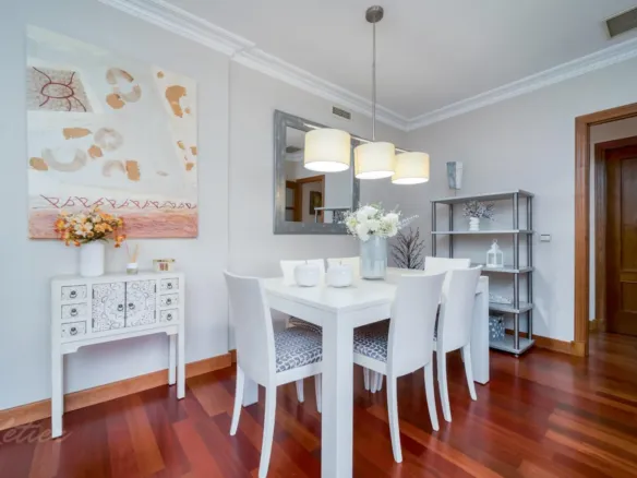 Flat with terrace and three bedrooms in Monte del Pilar, Majadahonda