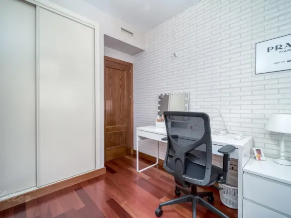 Flat with terrace and three bedrooms in Monte del Pilar, Majadahonda