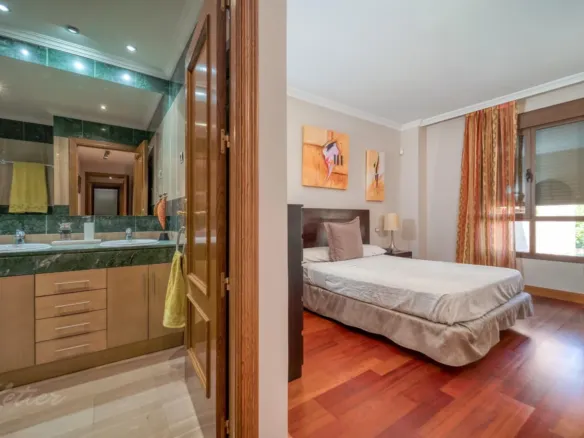 Flat with terrace and three bedrooms in Monte del Pilar, Majadahonda