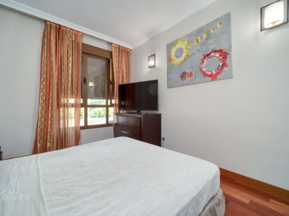 Flat with terrace and three bedrooms in Monte del Pilar, Majadahonda