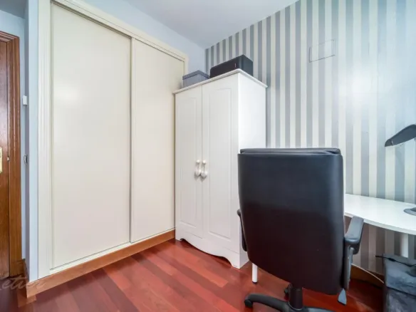 Flat with terrace and three bedrooms in Monte del Pilar, Majadahonda