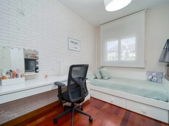 Flat with terrace and three bedrooms in Monte del Pilar, Majadahonda