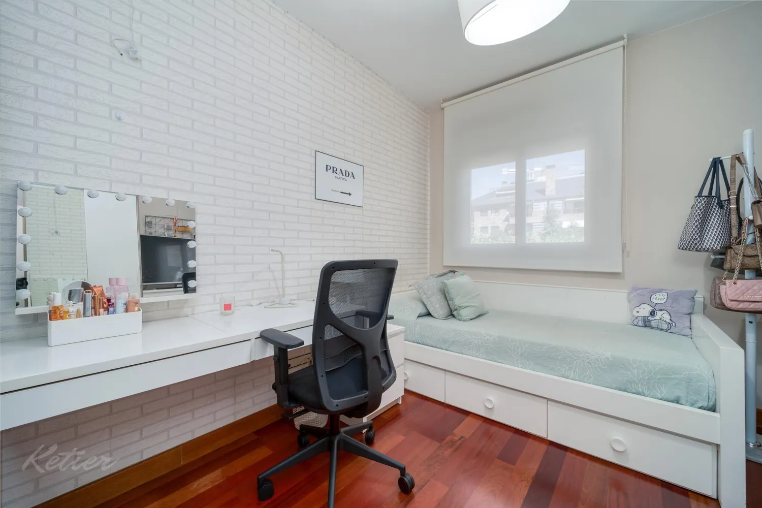 Flat with terrace and three bedrooms in Monte del Pilar, Majadahonda
