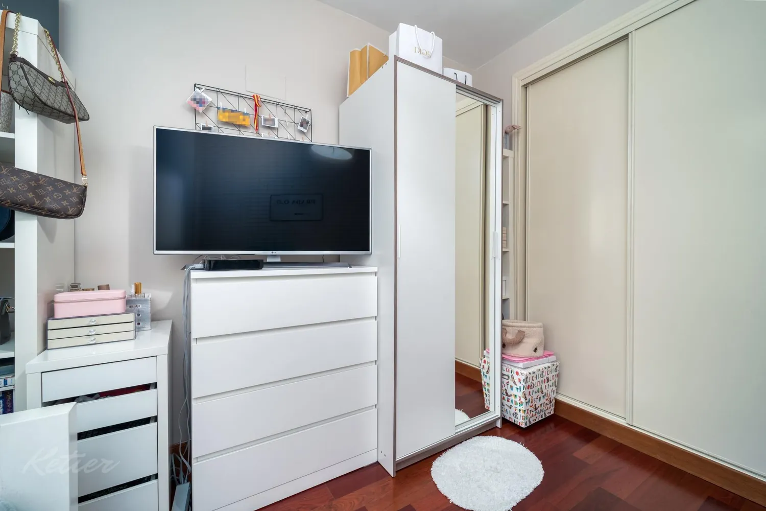 Flat with terrace and three bedrooms in Monte del Pilar, Majadahonda