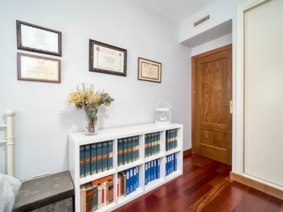 Flat with terrace and three bedrooms in Monte del Pilar, Majadahonda