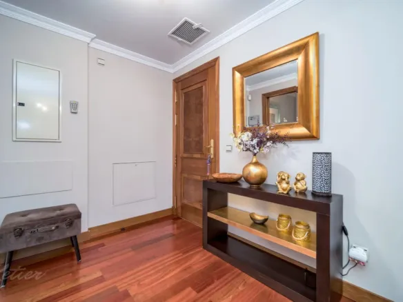 Flat with terrace and three bedrooms in Monte del Pilar, Majadahonda