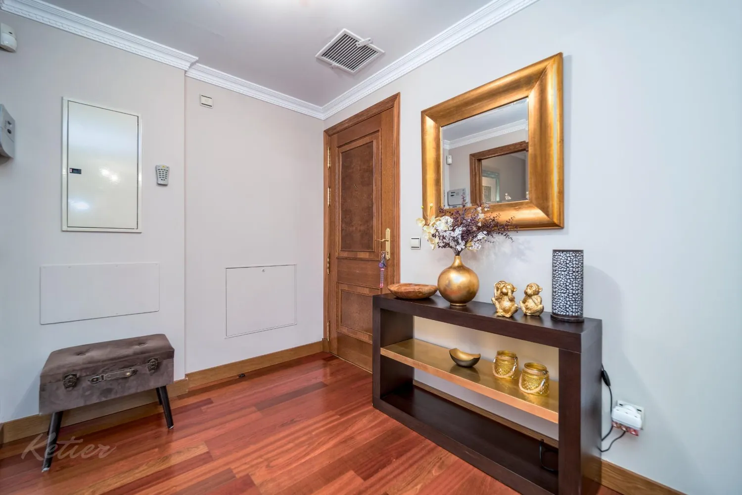 Flat with terrace and three bedrooms in Monte del Pilar, Majadahonda
