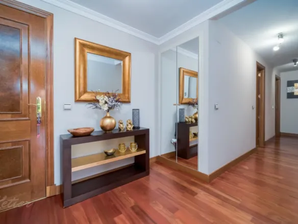 Flat with terrace and three bedrooms in Monte del Pilar, Majadahonda
