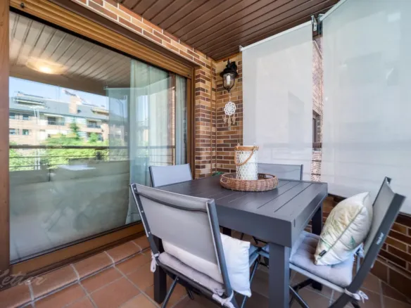 Flat with terrace and three bedrooms in Monte del Pilar, Majadahonda
