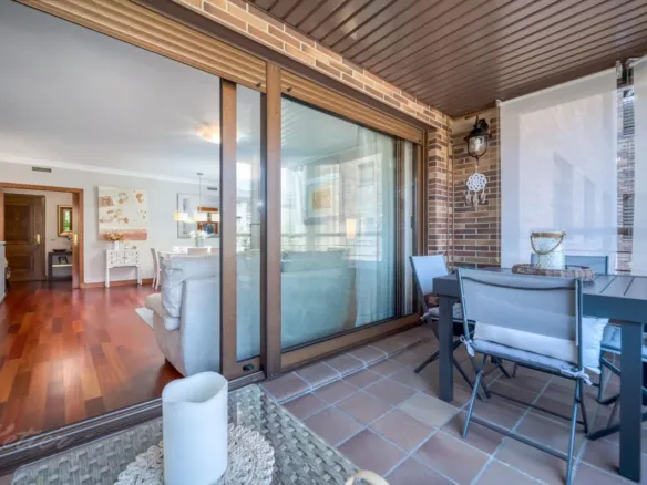 Flat with terrace and three bedrooms in Monte del Pilar, Majadahonda