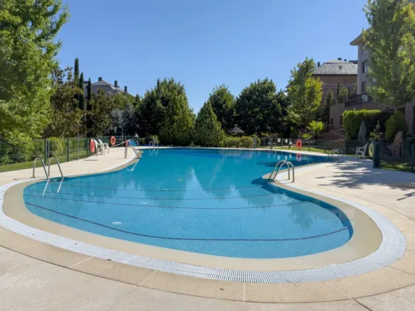Flat with terrace and three bedrooms in Monte del Pilar, Majadahonda