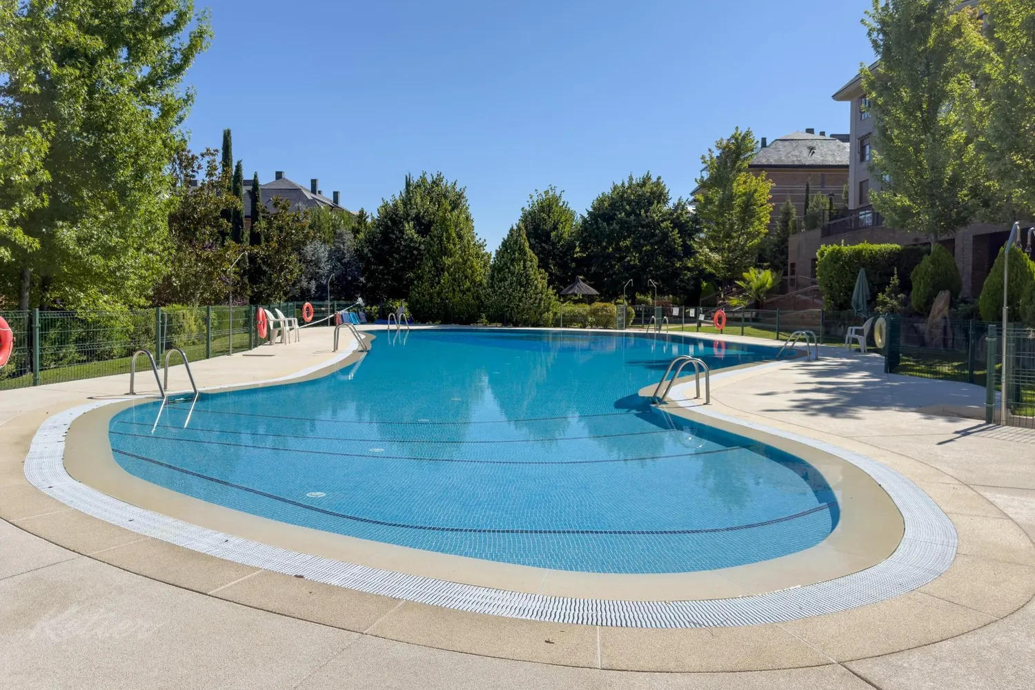 Flat with terrace and three bedrooms in Monte del Pilar, Majadahonda