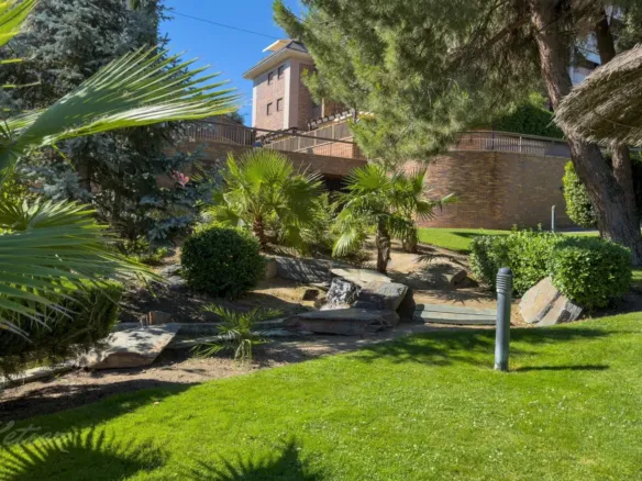Flat with terrace and three bedrooms in Monte del Pilar, Majadahonda