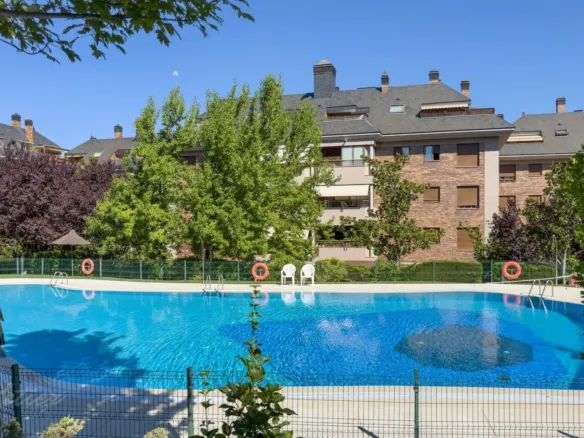 Flat with terrace and three bedrooms in Monte del Pilar, Majadahonda