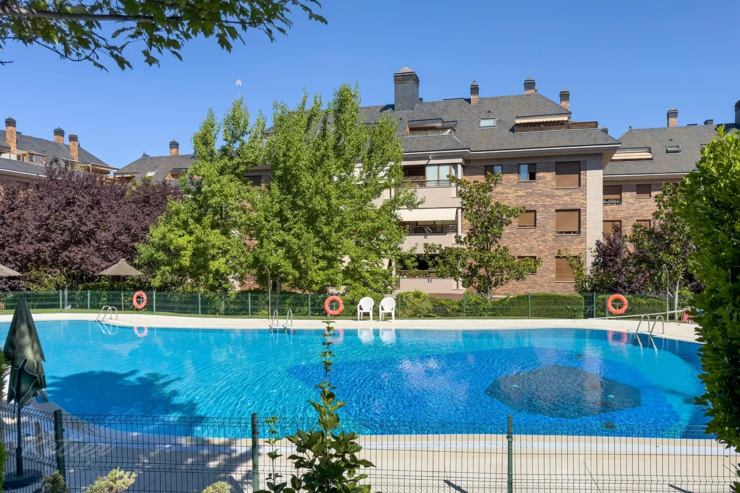 Flat with terrace and three bedrooms in Monte del Pilar, Majadahonda